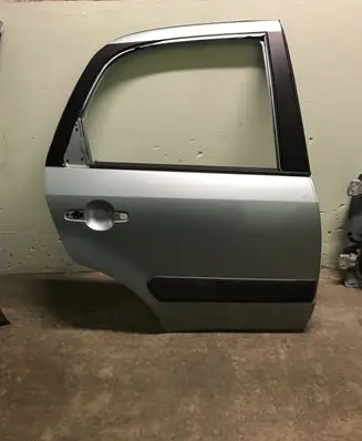 Suzuki SX4 Rear door