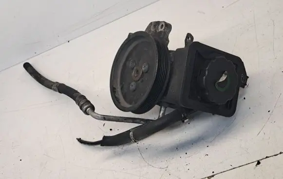 BMW X3 E83 Power steering pump 324122475567692974536