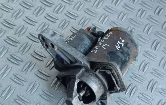 Dacia Sandero II Starter motor M000T46572ZT 233000779 L305