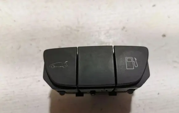 Peugeot 508 RXH Tailgate opening switch 96770584ZD