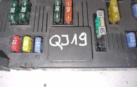 Citroen Xsara Picasso Fuse module 9657999780 BSIE0200 S118085220F