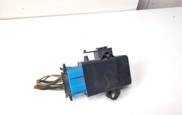 Volkswagen Transporter - Caravelle T5 Seat heating relay 5K0959772A