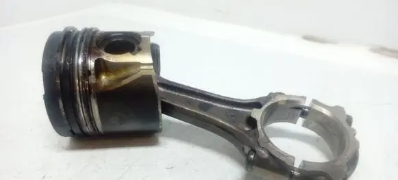 Opel Astra J Piston with connecting rod