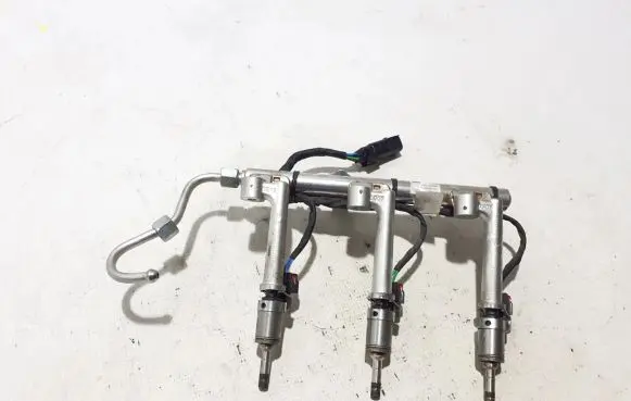 Volvo XC40 Fuel main line pipe 32257109