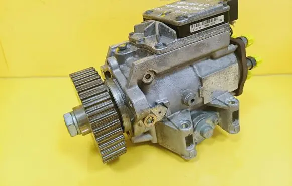 Audi A4 S4 B6 8E 8H Fuel injection high pressure pump 0281010889 059130106C