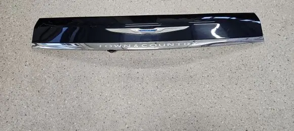 Chrysler Town u0026 Country V Tailgate trim 1SP16TRMAE