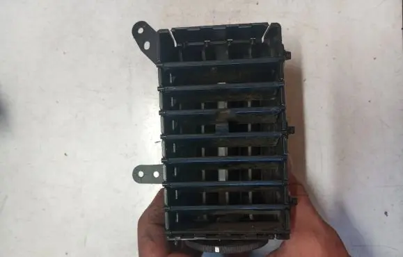 Chrysler Voyager Dash center air vent grill 05028821AA