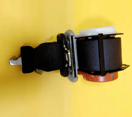 Middle seatbelt (rear)