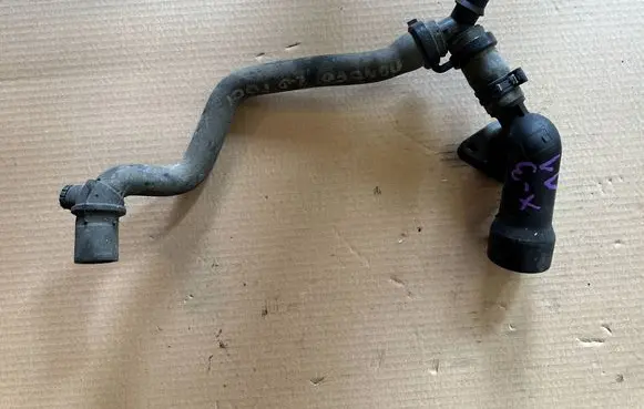 Engine coolant pipe/hose