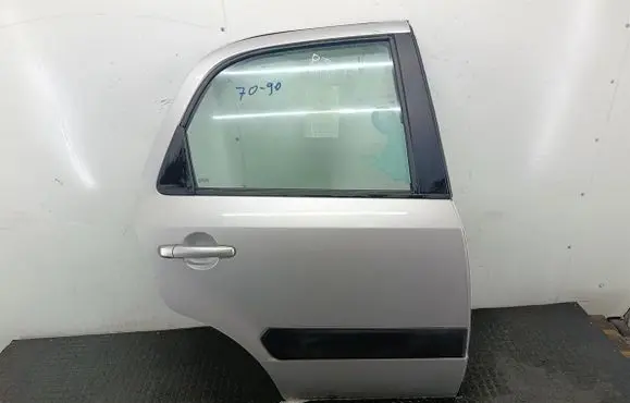 Suzuki SX4 Rear door
