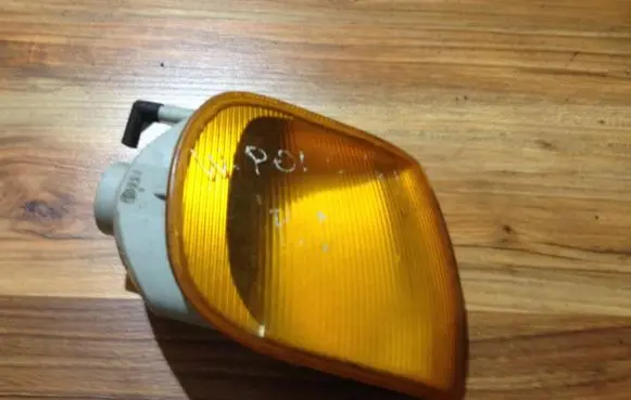 Volkswagen Polo III 6N 6N2 6NF Front indicator light