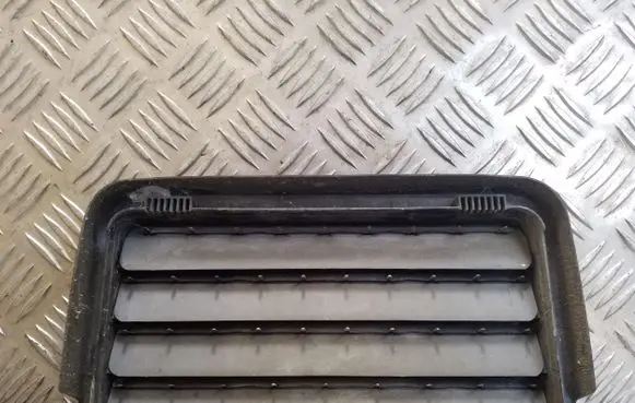 Nissan Navara D23 Quarter panel pressure vent 768044JG0D