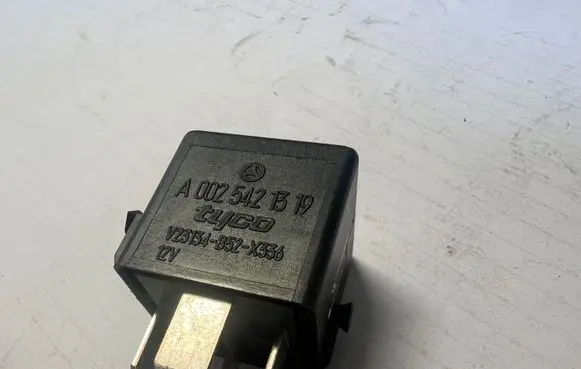 Mercedes-Benz A W169 Other relay A0025421319 V2334B52X336