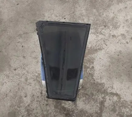 BMW 5 E39 Rear vent window glass 