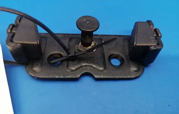 MG ZT - ZT-T Loading door lock loop/hook striker 8203771
