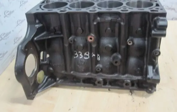 Opel Astra J Engine block A16XER