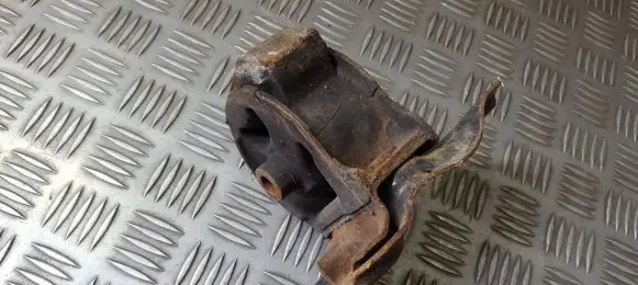 Engine mount bracket