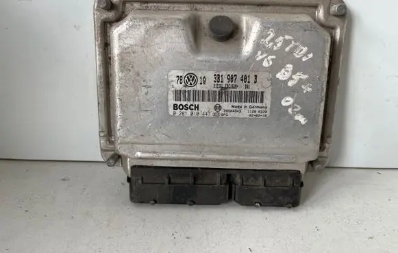 Volkswagen PASSAT B5.5 Engine control unit/module 3B1907401B