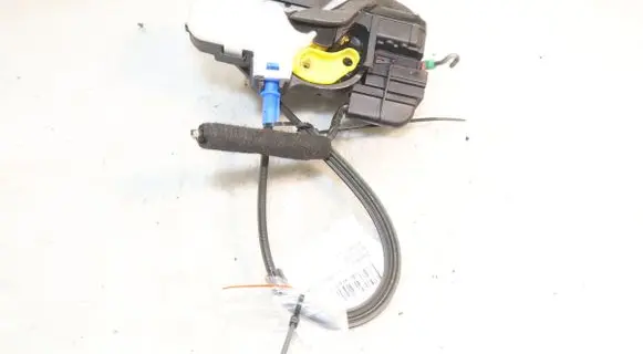 Opel Astra J Front door lock