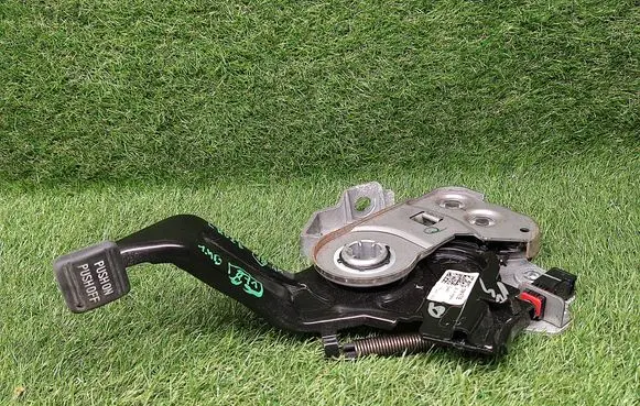Chevrolet Cruze II Brake pedal 39094338 830049271