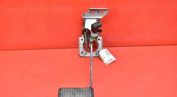 Hyundai Santa Fe Accelerator throttle pedal