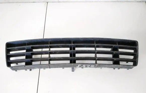 Toyota Previa (XR30, XR40) II Front bumper lower grill 4b0807683f