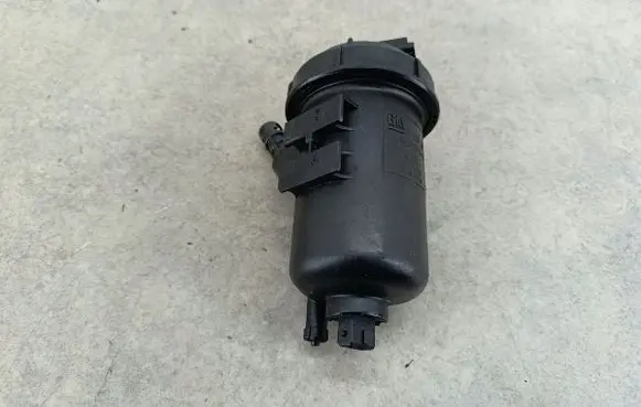 Opel Zafira B Fuel filter housing 