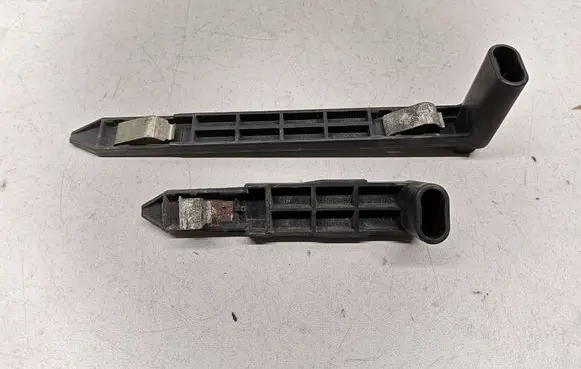 Volvo XC60 Headlight/headlamp mounting bracket 89075547 89075546
