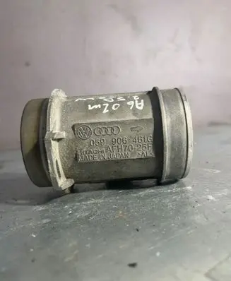 Audi A6 S6 C5 4B Mass air flow meter 059906461G AFH7025F