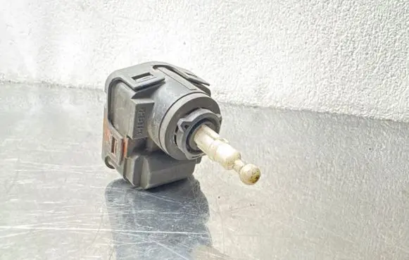 Opel Omega B1 Headlight level adjustment motor 00728230
