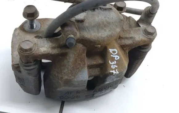 Toyota Auris E180 Front brake caliper