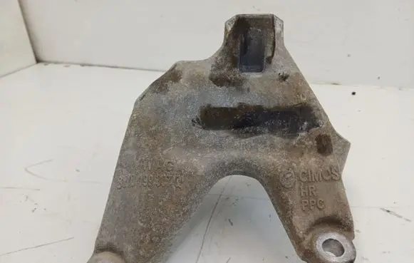 Audi TT TTS RS Mk3 8S Engine mounting bracket 8W0199307Q