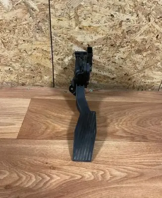 Opel Insignia A Accelerator throttle pedal 13237352 6PV00976500 0405200