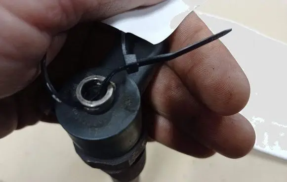 Opel Zafira B Fuel injector 0445110243