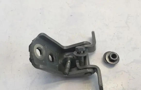 Nissan Juke II F16 Front door upper hinge ES03