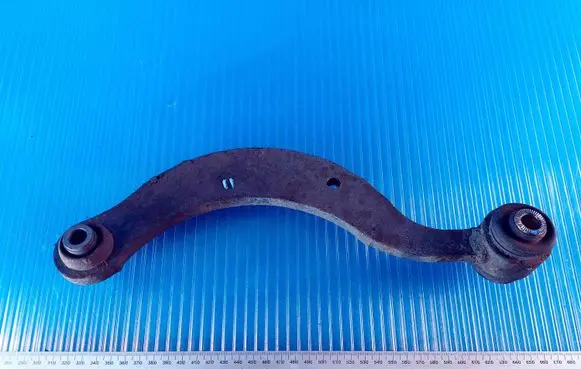 Toyota Avensis T270 Front control arm