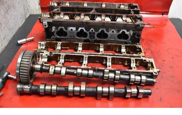 Peugeot 607 Engine head