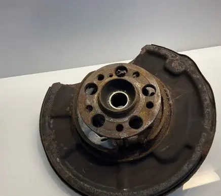 Mercedes-Benz E W211 Rear wheel hub A2113508408 2113508408