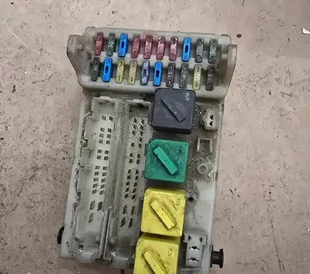 Ford Mondeo Mk III Fuse box set 93BG14K150AD 004655
