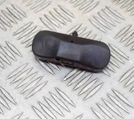 Skoda Kodiaq Windshield washer spray nozzle 