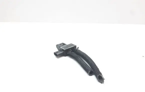 BMW 2 F46 Exhaust gas pressure sensor 8570686 13628570686
