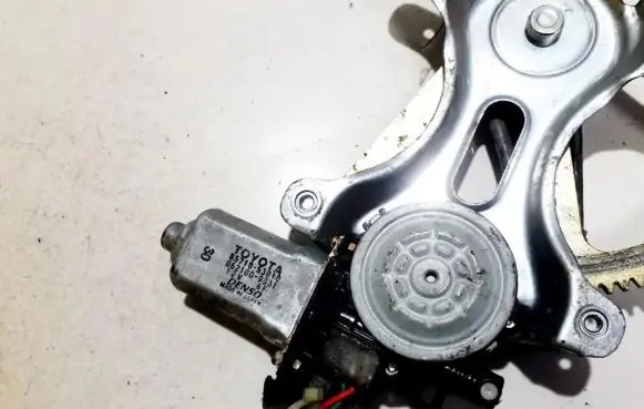 Lexus IS 200-300 Front door window regulator motor 8571053010 062100-9831