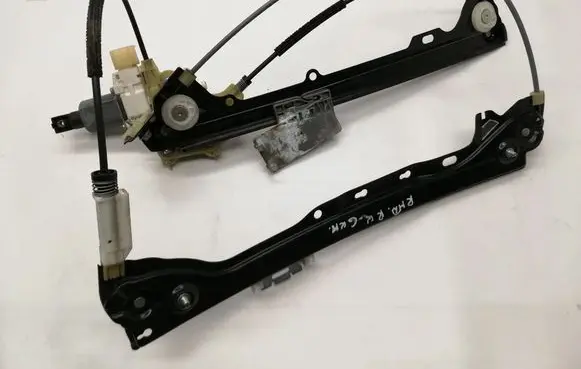BMW 3 E92 E93 Front door electric window regulator RHD 7193455
