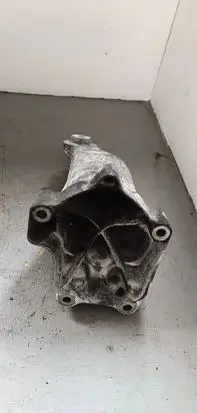 Mercedes-Benz E W212 Engine mounting bracket A6512233504 2106840 AC46000
