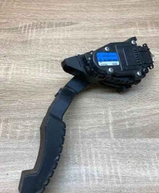 Renault Laguna II Accelerator throttle pedal 8200003392 6PV008119Used WithPlug