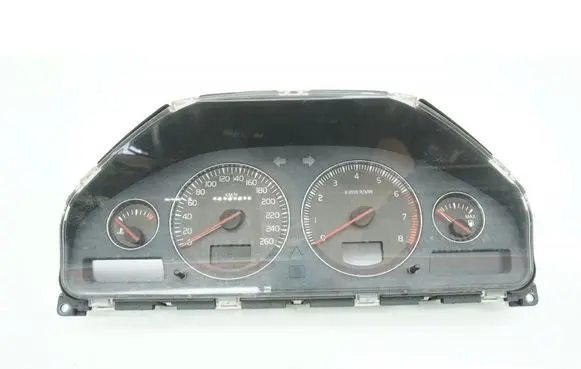Volvo V70 Speedometer (instrument cluster) 8673259