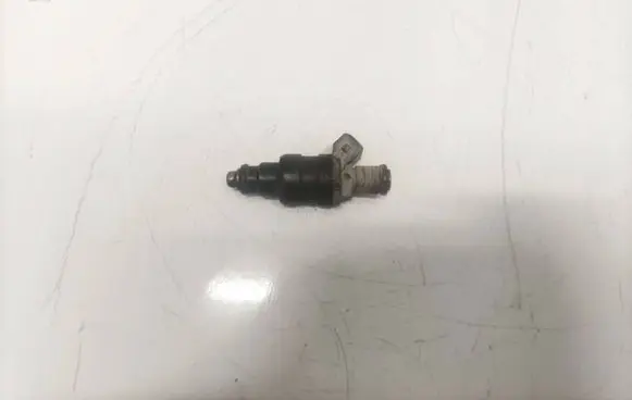 Audi A4 S4 B5 8D Fuel injector 078133551d