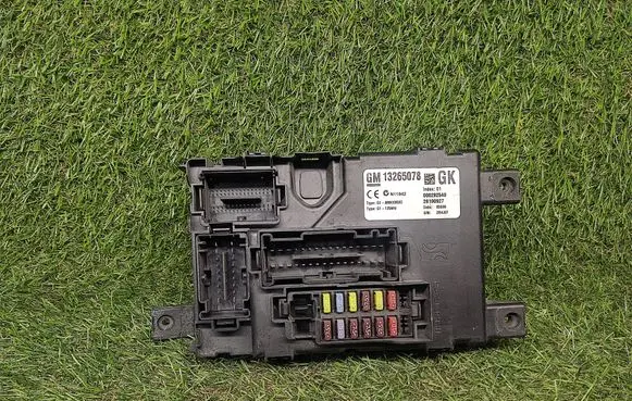 Opel Corsa D Power management control unit 13265078 13265078GK