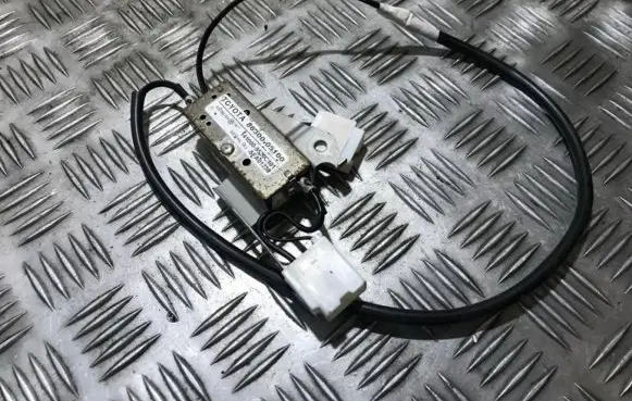 Toyota Avensis T250 Antenna control unit 8630005100 86300-05100