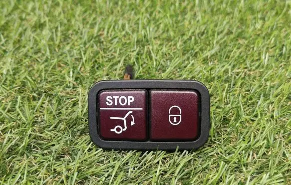 Mercedes-Benz C W205 Tailgate/boot open switch button 2128210551 32132103